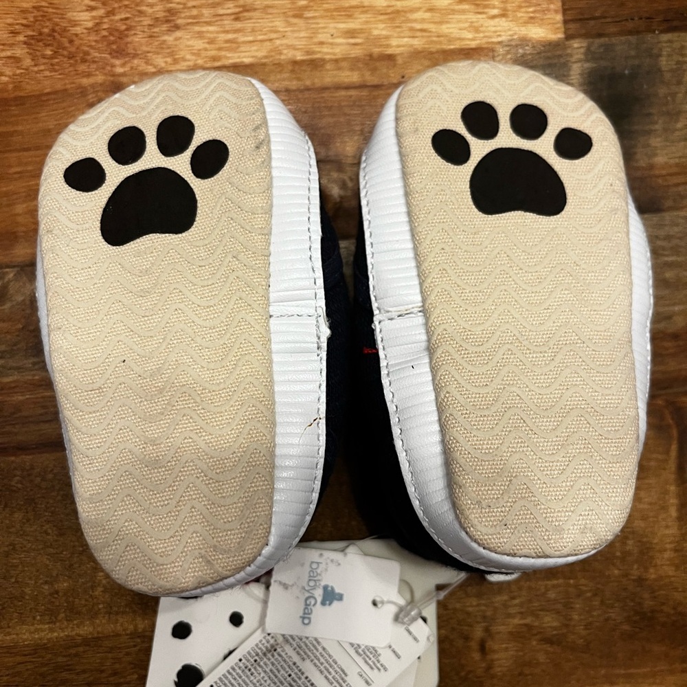 Disney Navy and Red Dalmatian Baby Slippers 6-12 mo - Picture 7 of 7
